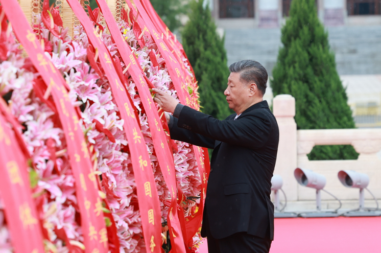烈士紀(jì)念日向人民英雄敬獻(xiàn)花籃儀式在京隆重舉行 習(xí)近平等黨和國(guó)家領(lǐng)導(dǎo)人出席